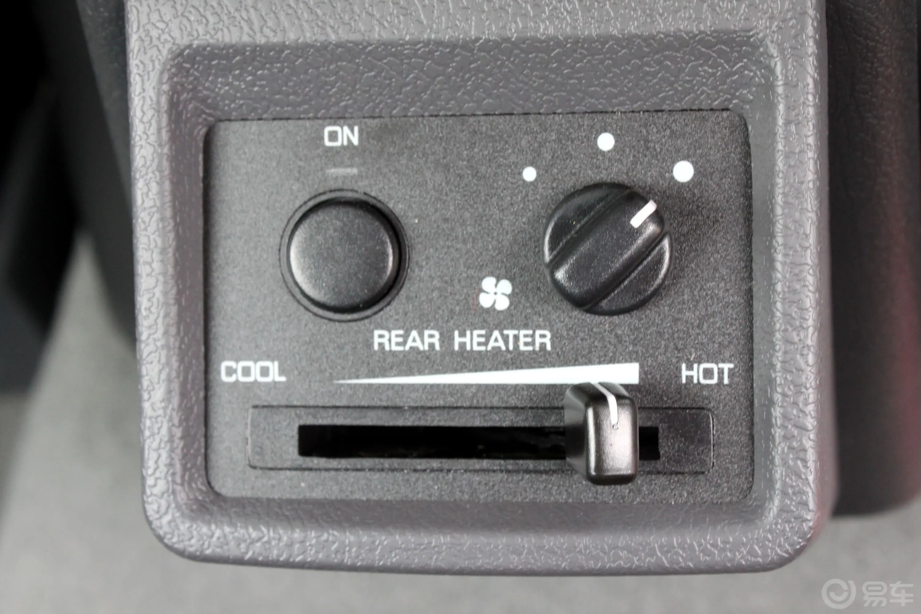 黑金刚CFA6470M3 舒适型后座空调控制键