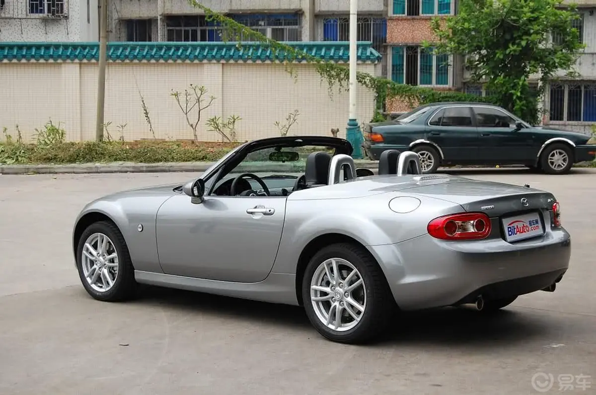 马自达MX-52.0L 标准型外观