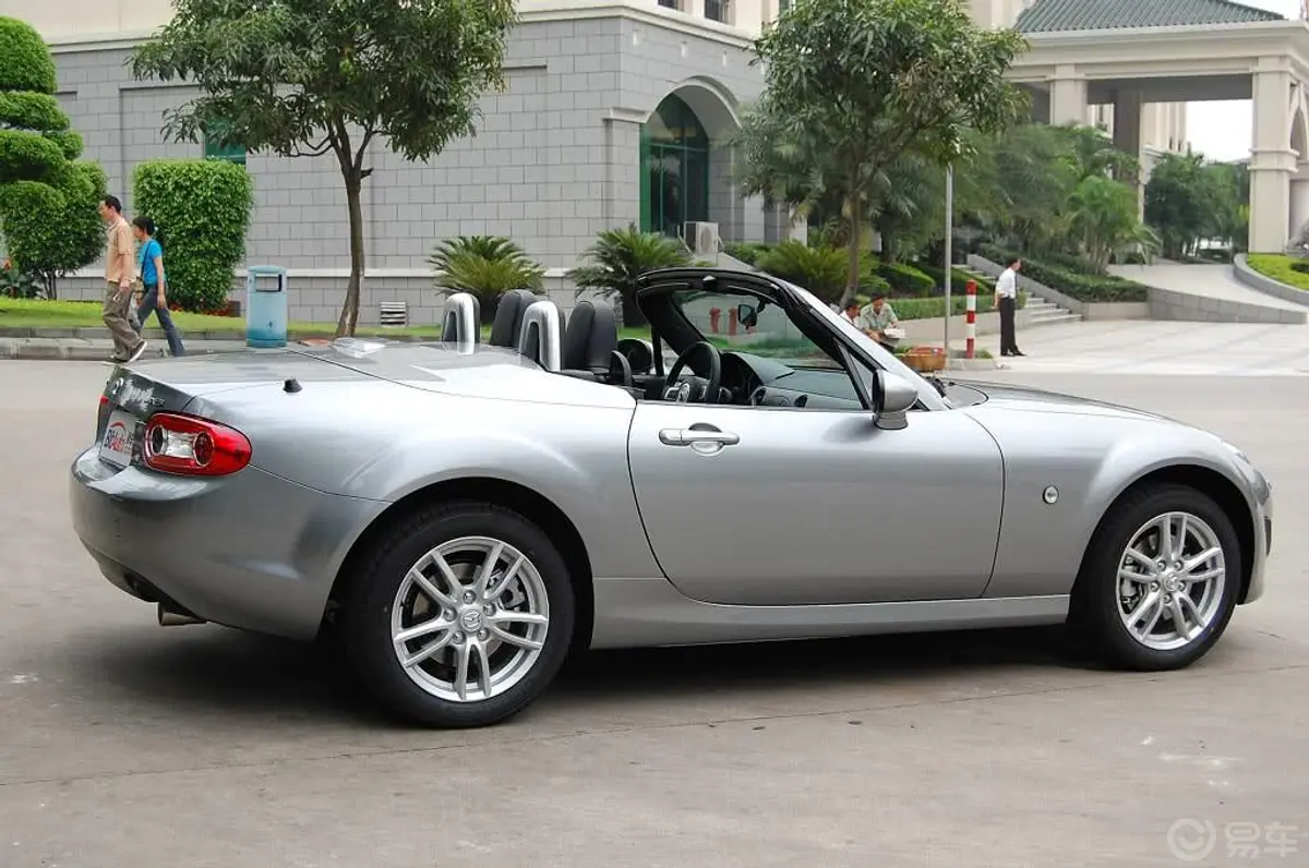 马自达MX-52.0L 标准型外观