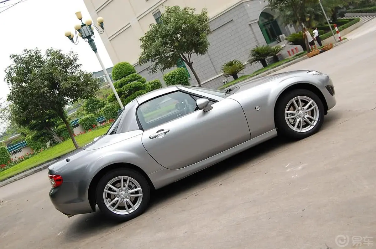 马自达MX-52.0L 标准型外观