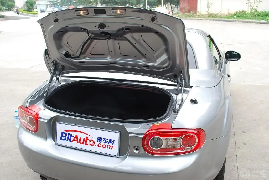 马自达MX-52.0L 标准型空间