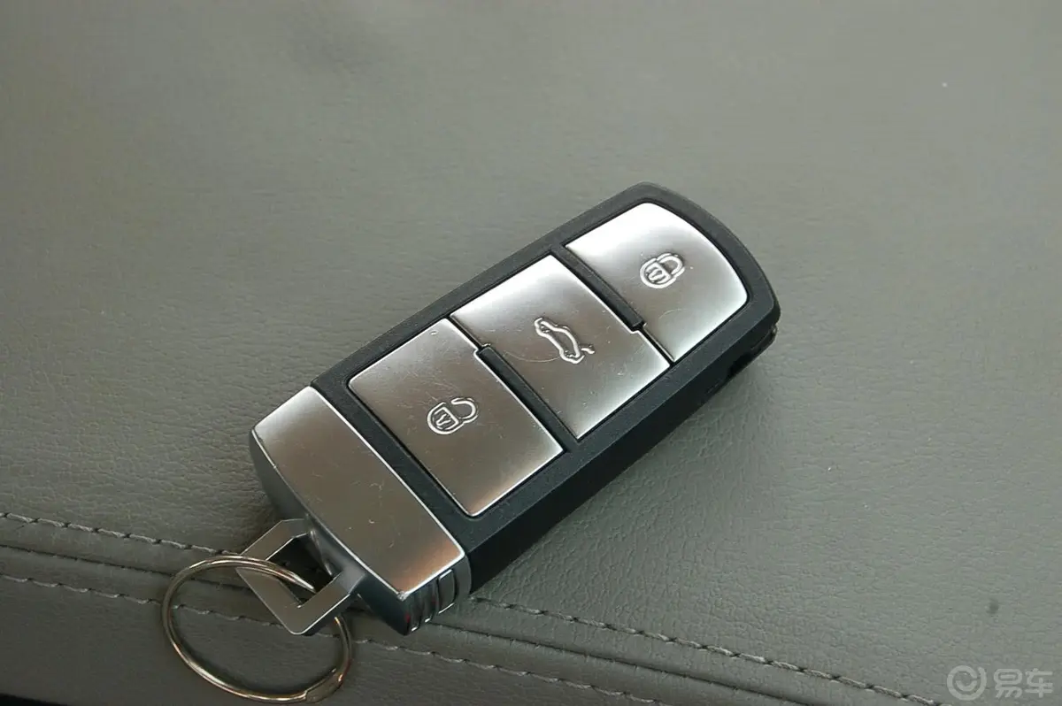 迈腾2.0 TSI DSG手自一体豪华型钥匙（背面，按键）
