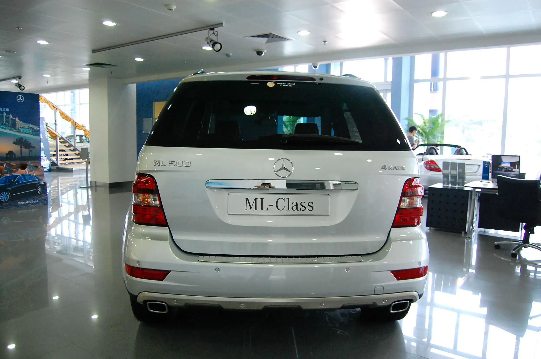 奔驰M级ML 350 4MATIC 豪华型外观