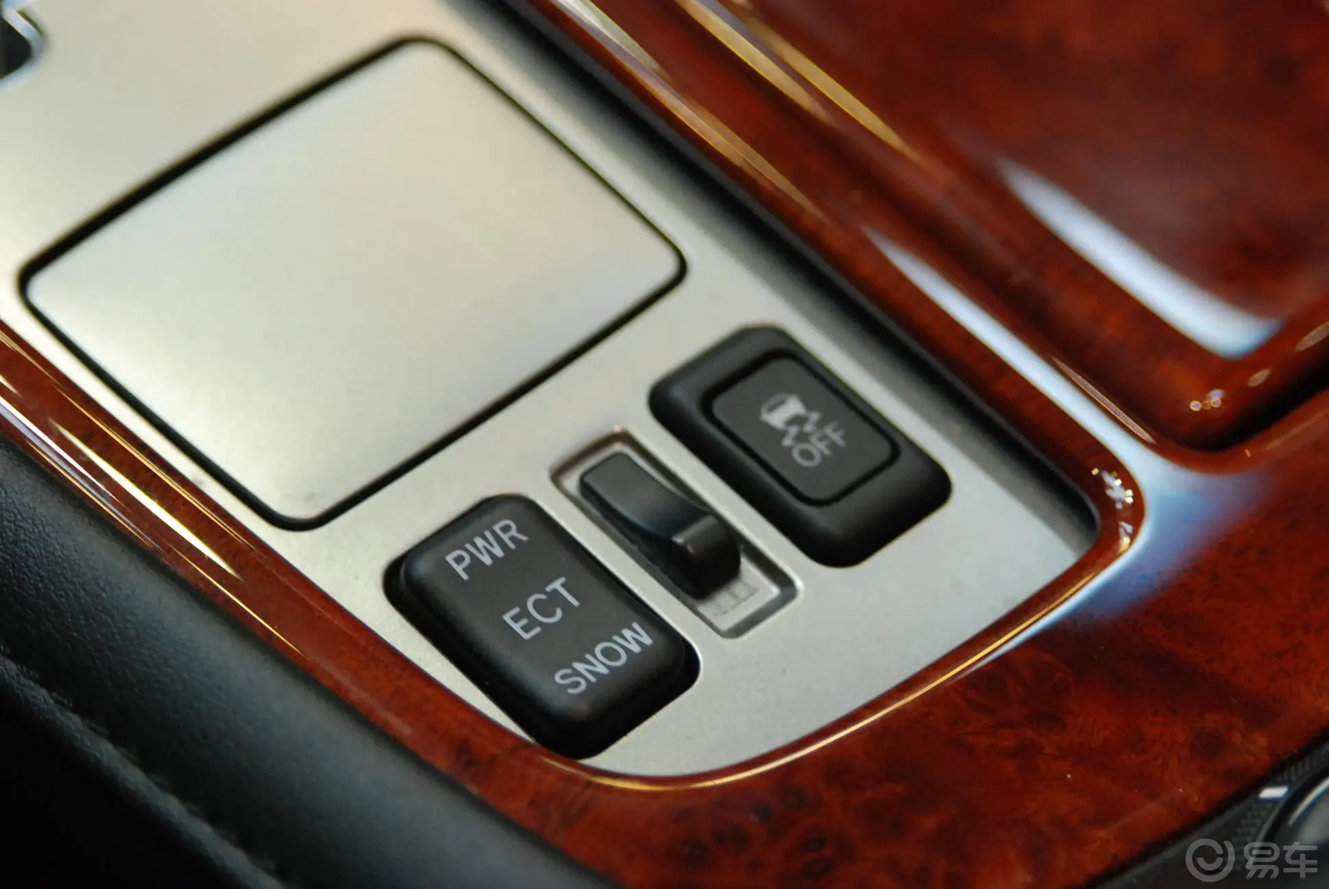雷克萨斯SC430挡把座上的功能键
