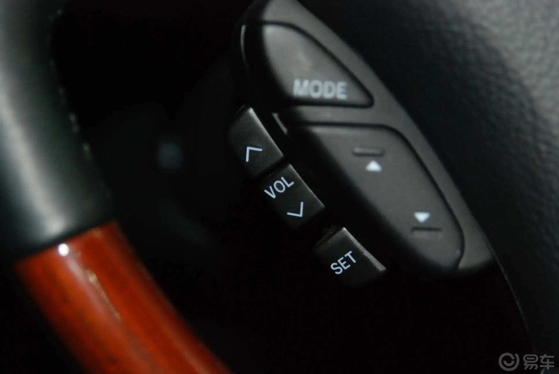 雷克萨斯SC430方向盘音响控制开关