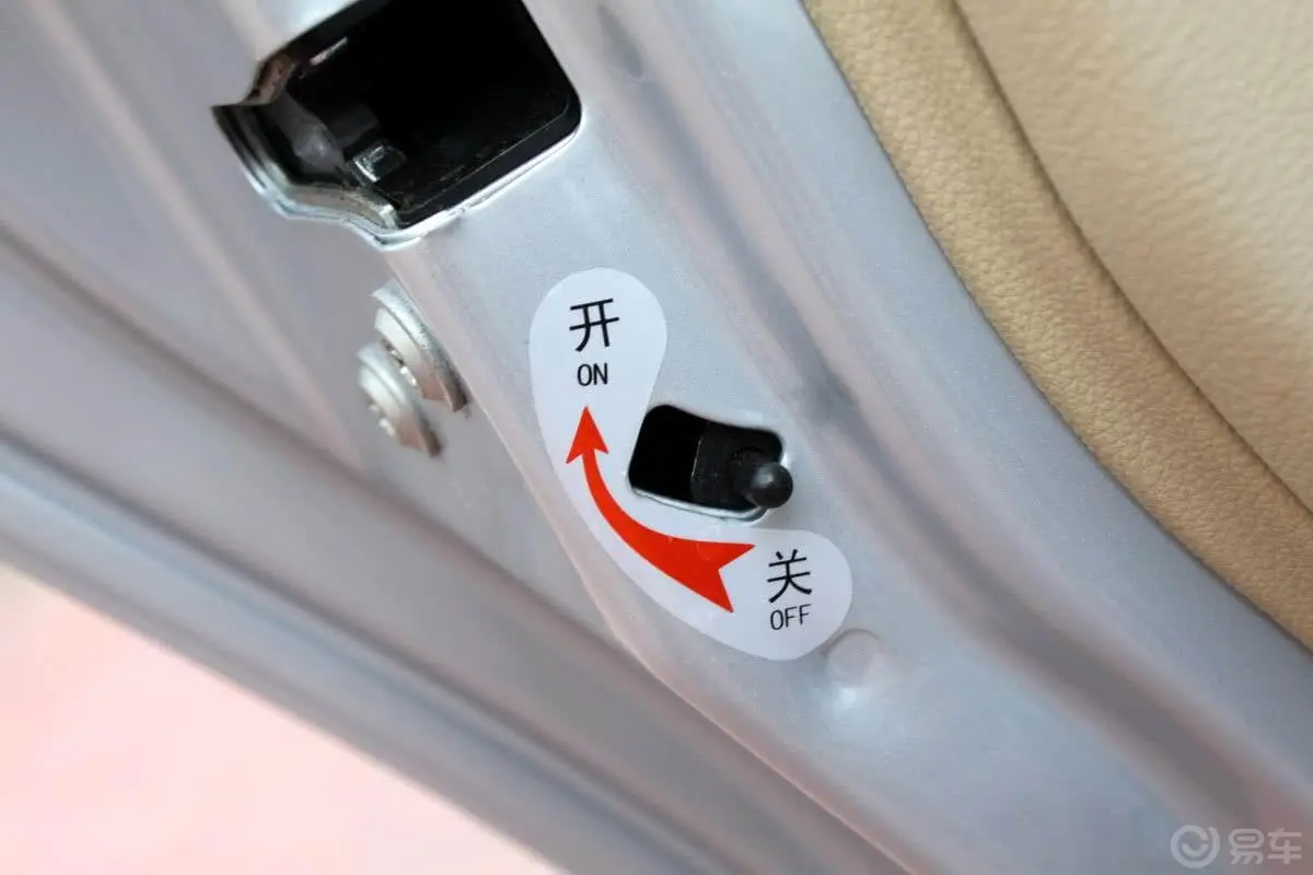 骏捷Wagon 1.8MT 舒适型儿童锁