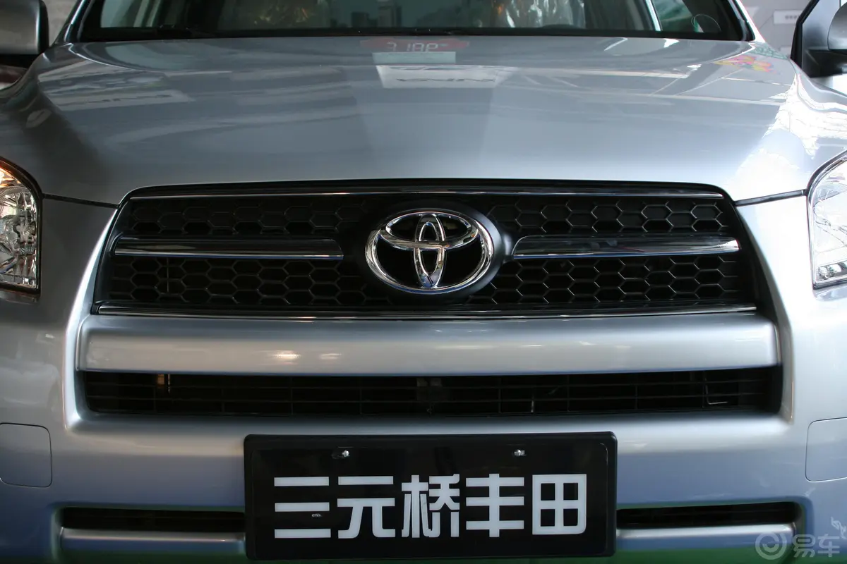 RAV4荣放2.4L 豪华版 AT外观