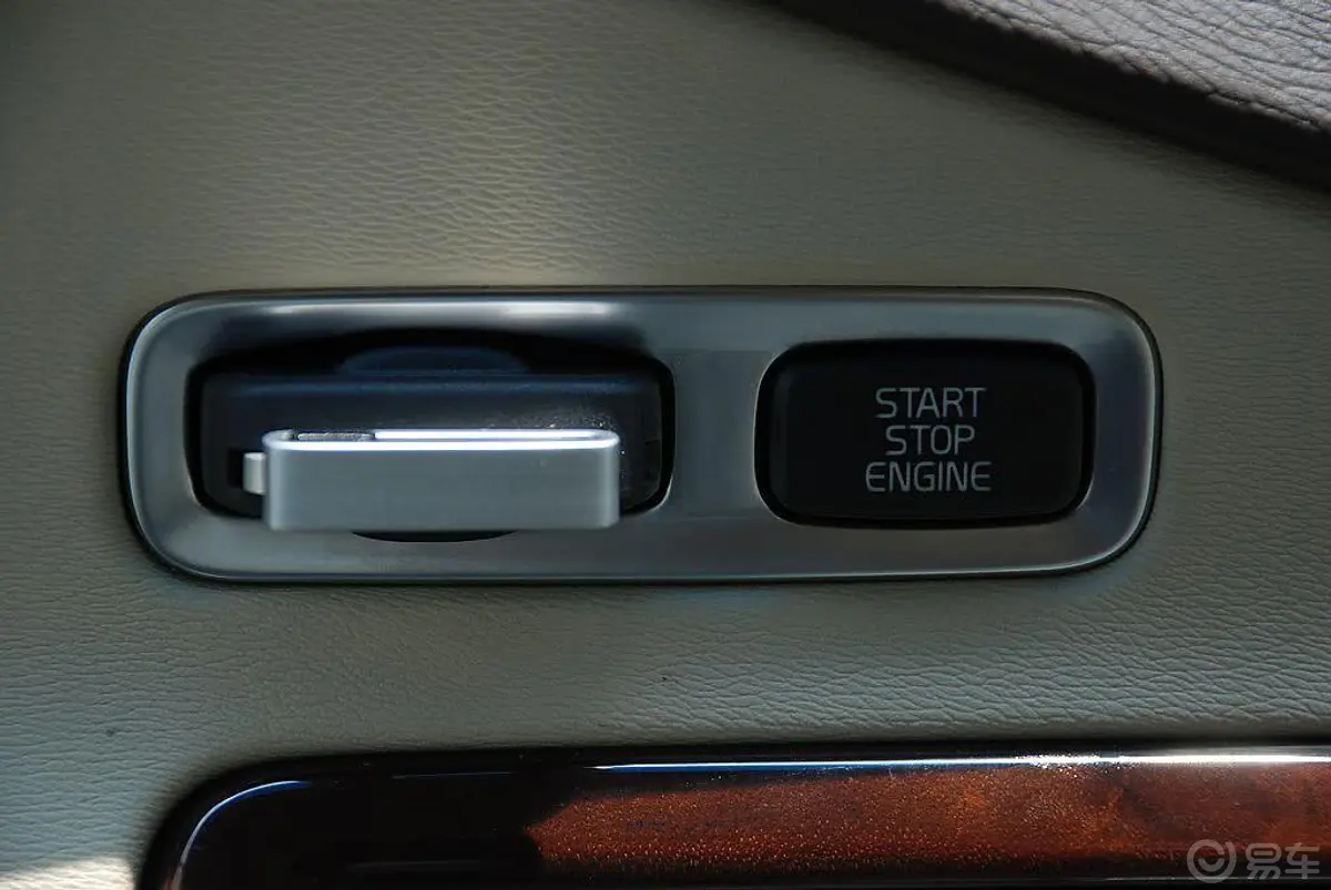 沃尔沃S80L3.0 T6 AWD 智尊版无钥匙进入启动键