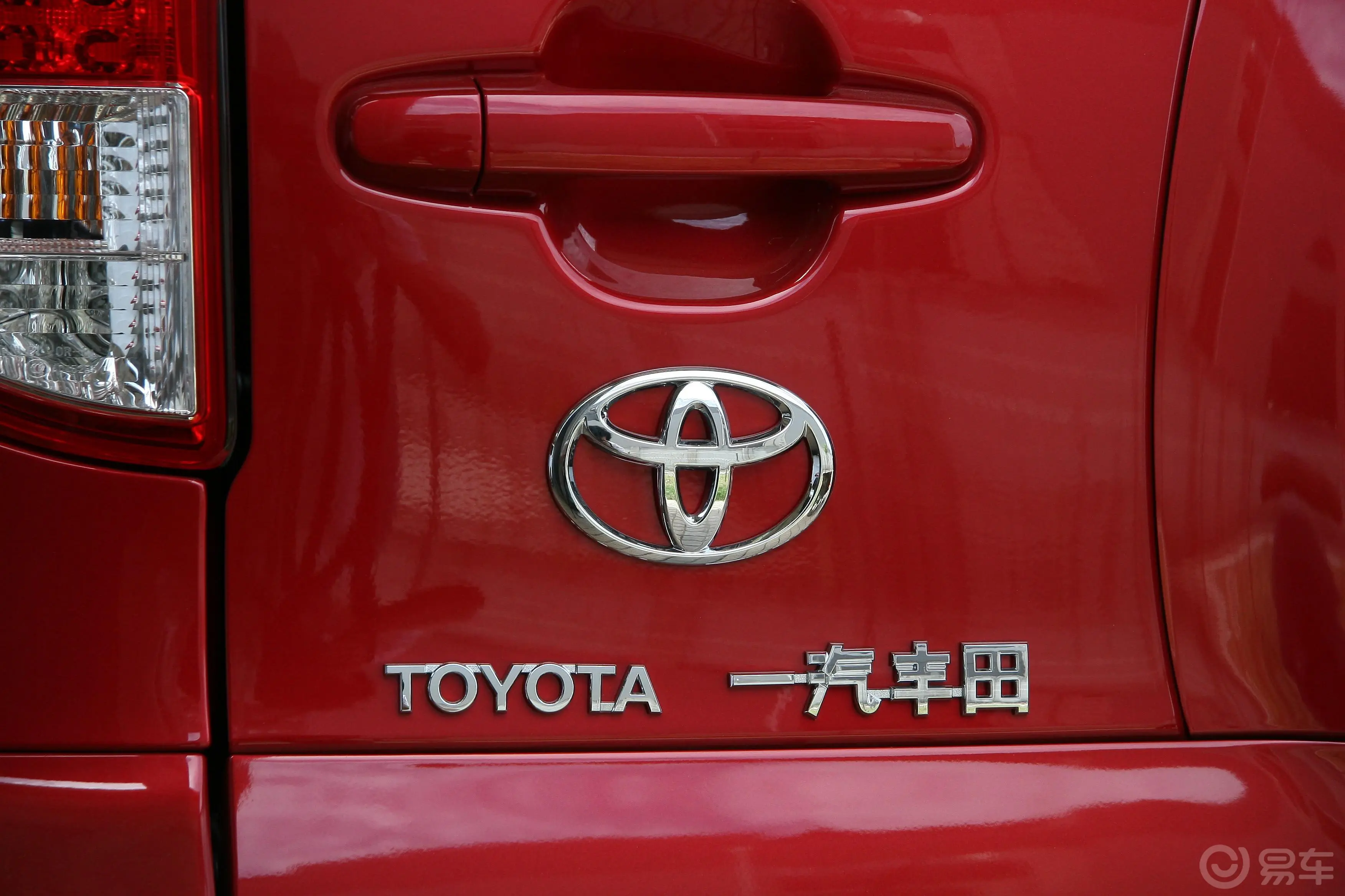 RAV4荣放2.4L 豪华版 AT尾标