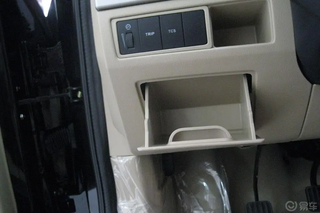 志翔2.0MT 舒适型驾驶员侧储物盒