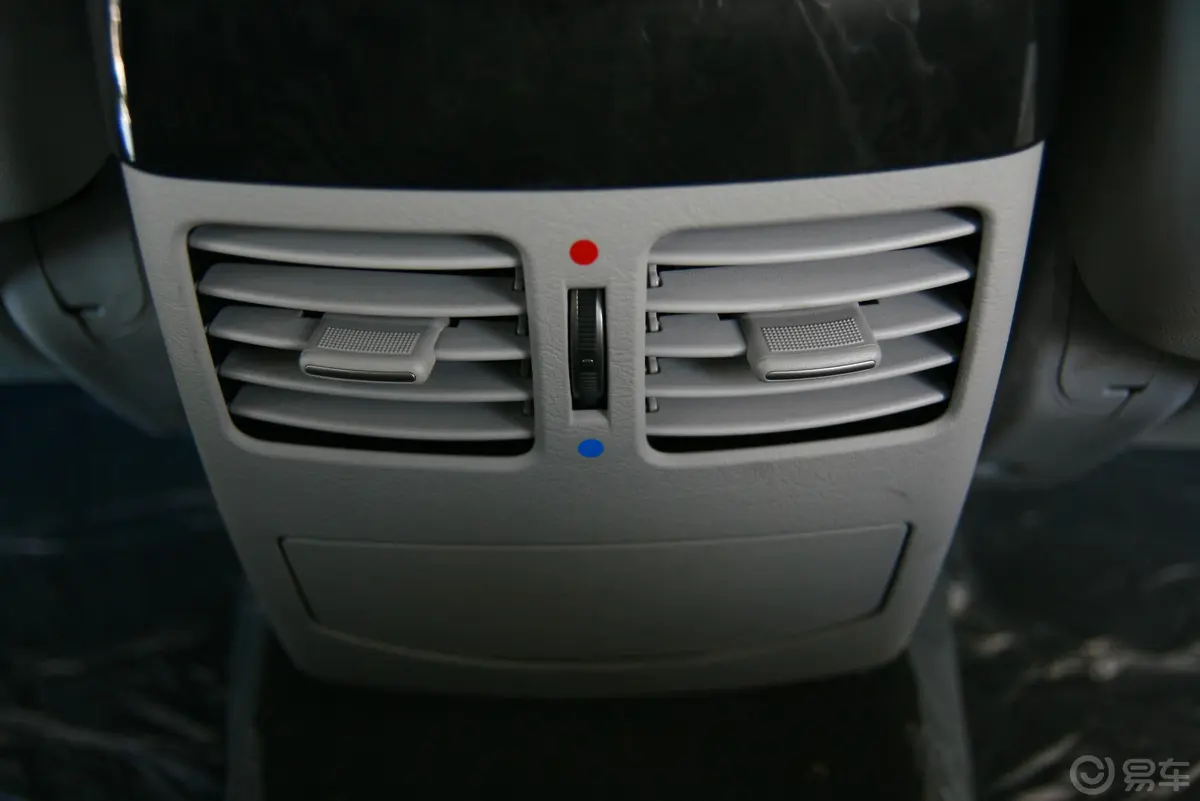 欧菲莱斯新款 2.7L后排空调出风口