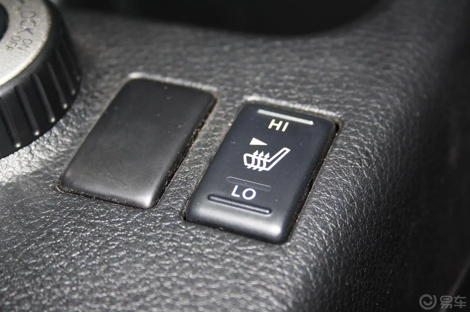 奇骏2.0L XE舒适版(MT 4WD)座椅加热键