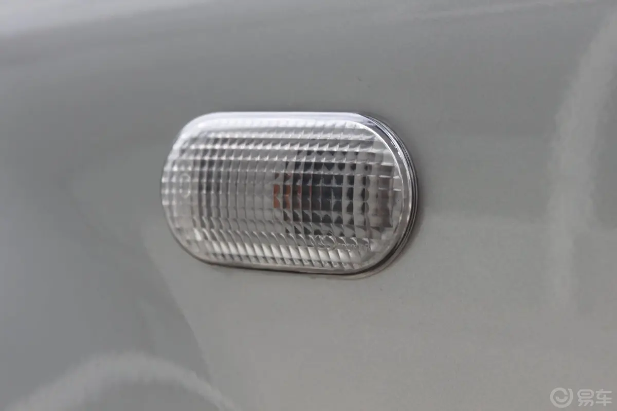 自由舰经典版 1.3L—MT 基本型内饰