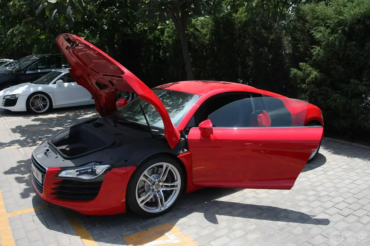 奥迪R84.2L FSI quattro外观