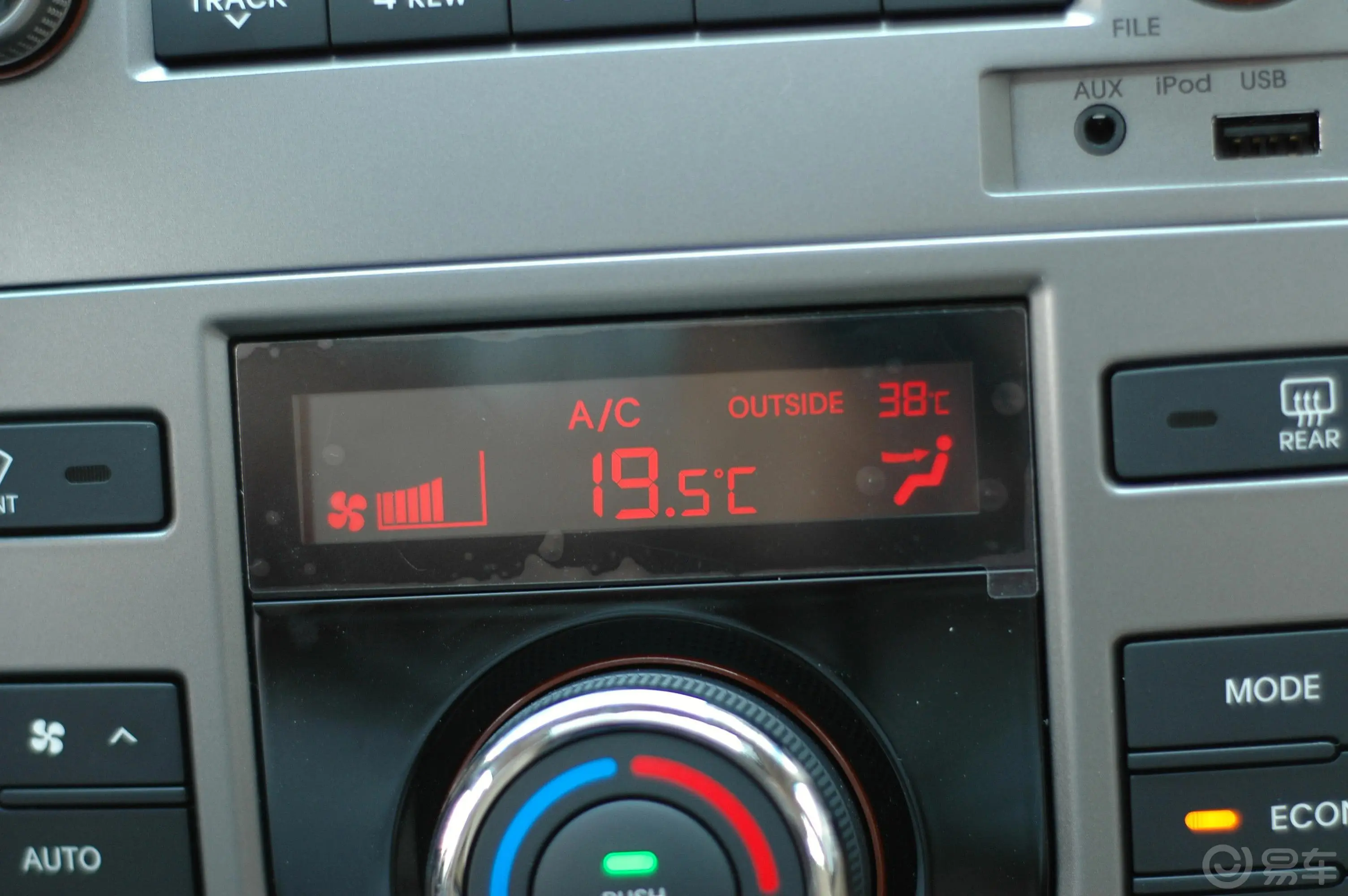 福瑞迪1.6L 自动 Premium空调显示屏