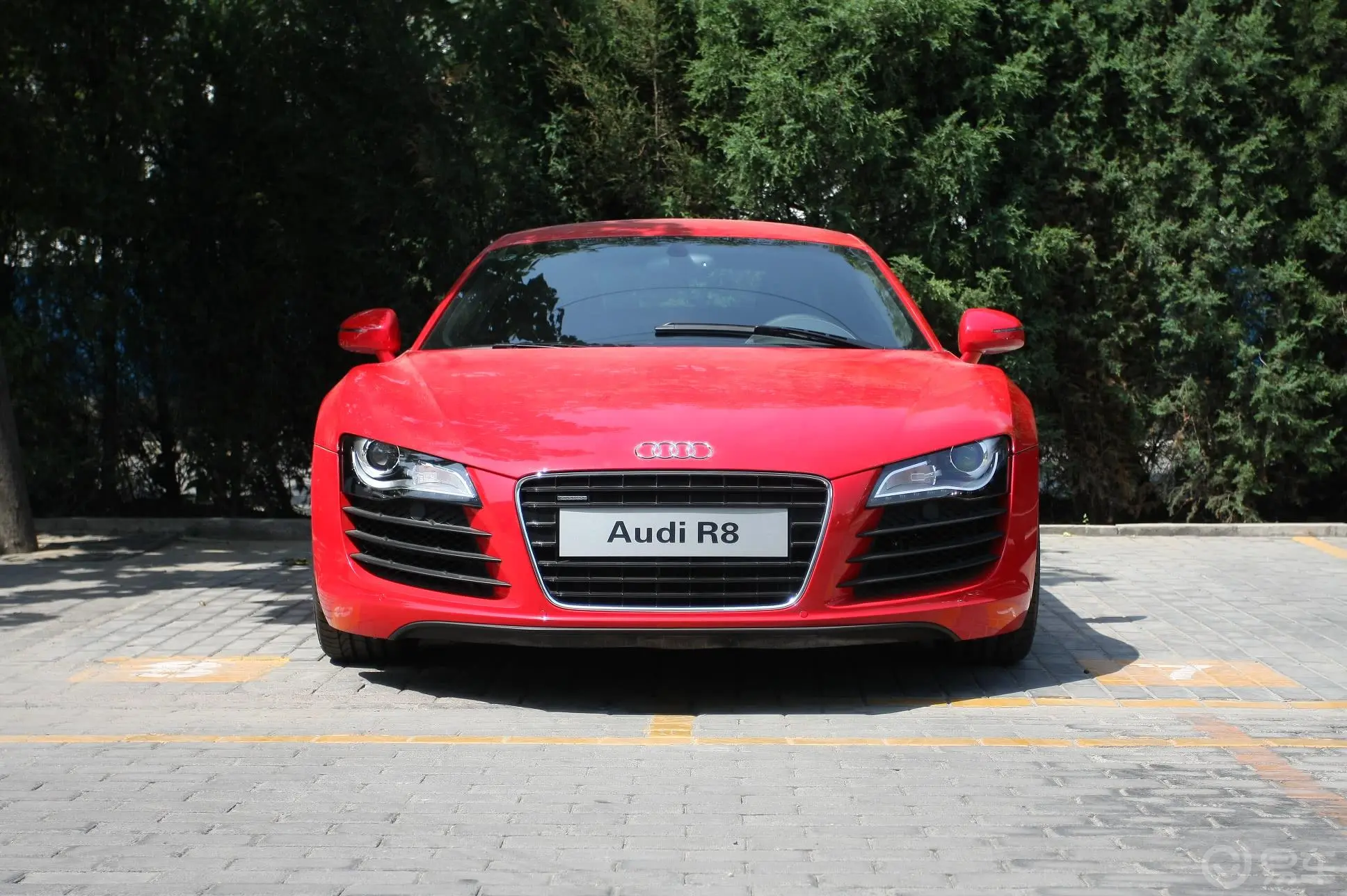 奥迪R84.2L FSI quattro外观