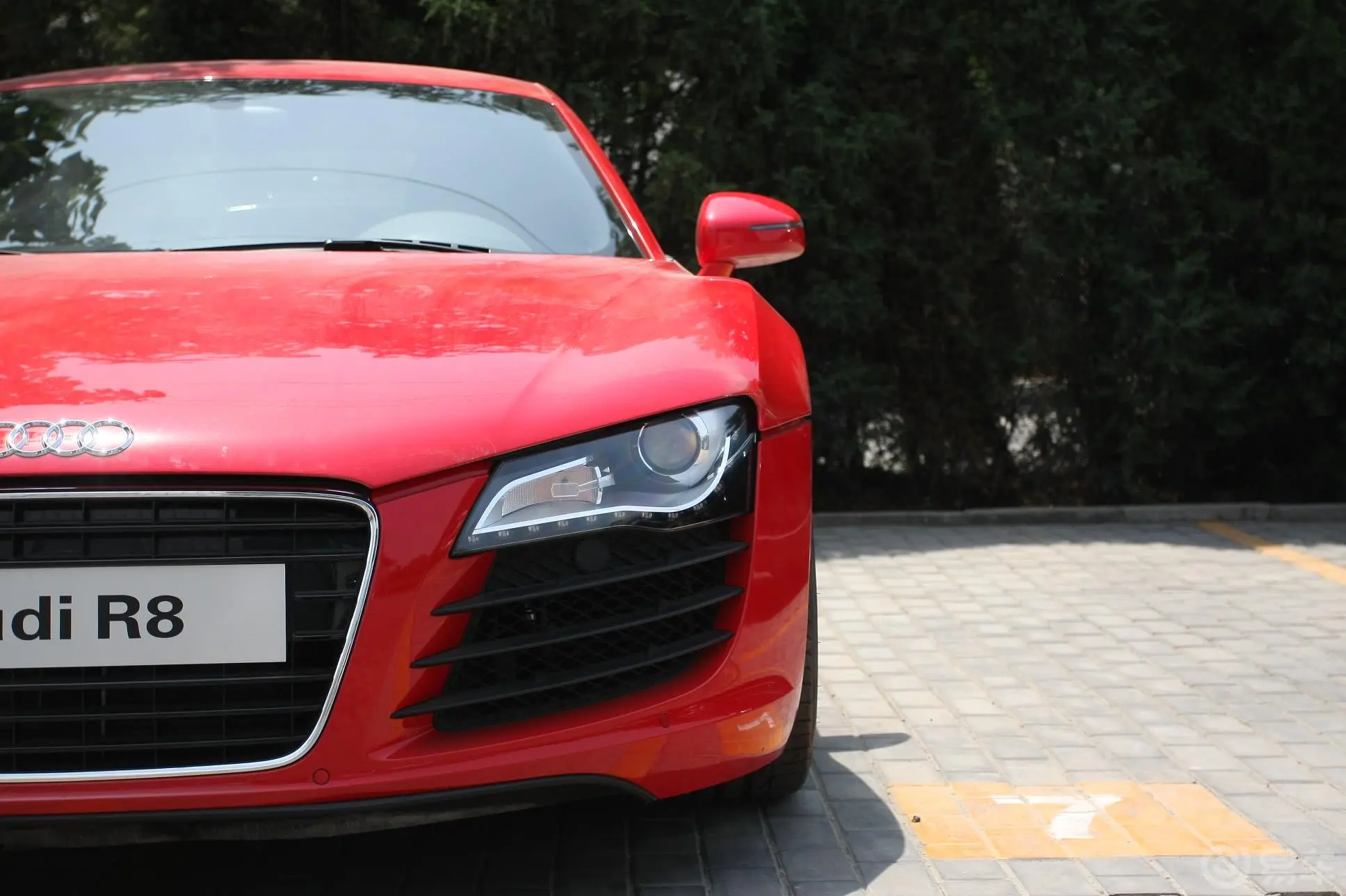 奥迪R84.2L FSI quattro外观