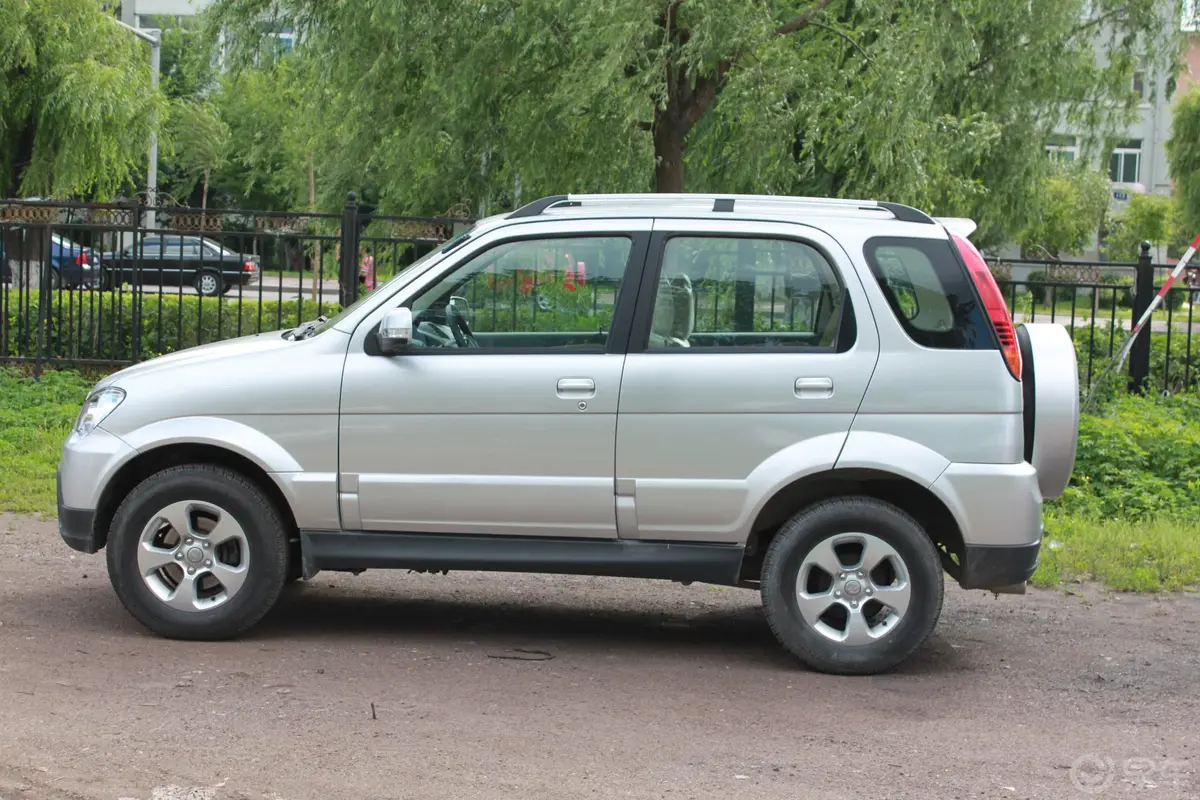 众泰50081.3L 标准型外观