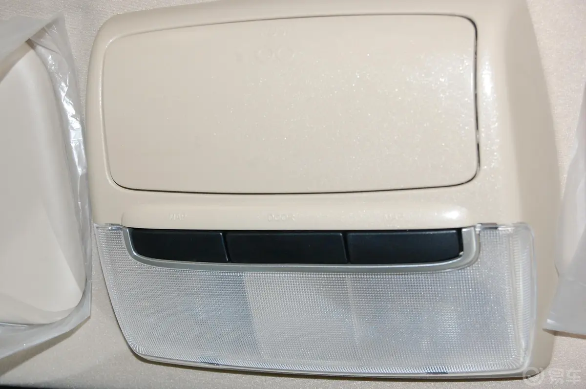 阁瑞斯2.4尊领标准型(长轴9座侧翻座椅)前排车顶中央控制区