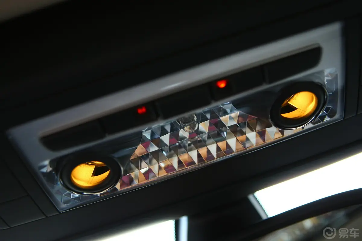 宝马Z4sDrive30i 锋尚型前排阅读灯