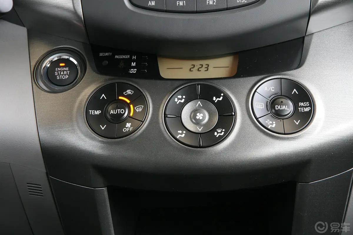 RAV4荣放2.4L 豪华导航版 MT空调