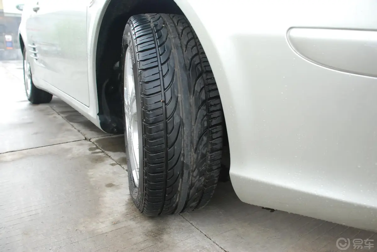 比亚迪S8尊贵型(自动)轮胎花纹