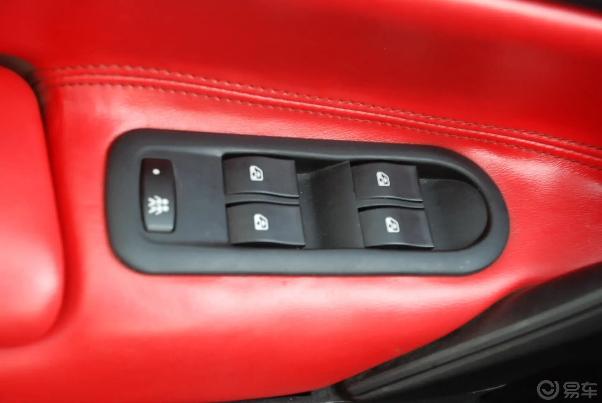 比亚迪S8尊贵型(自动)电窗控制键