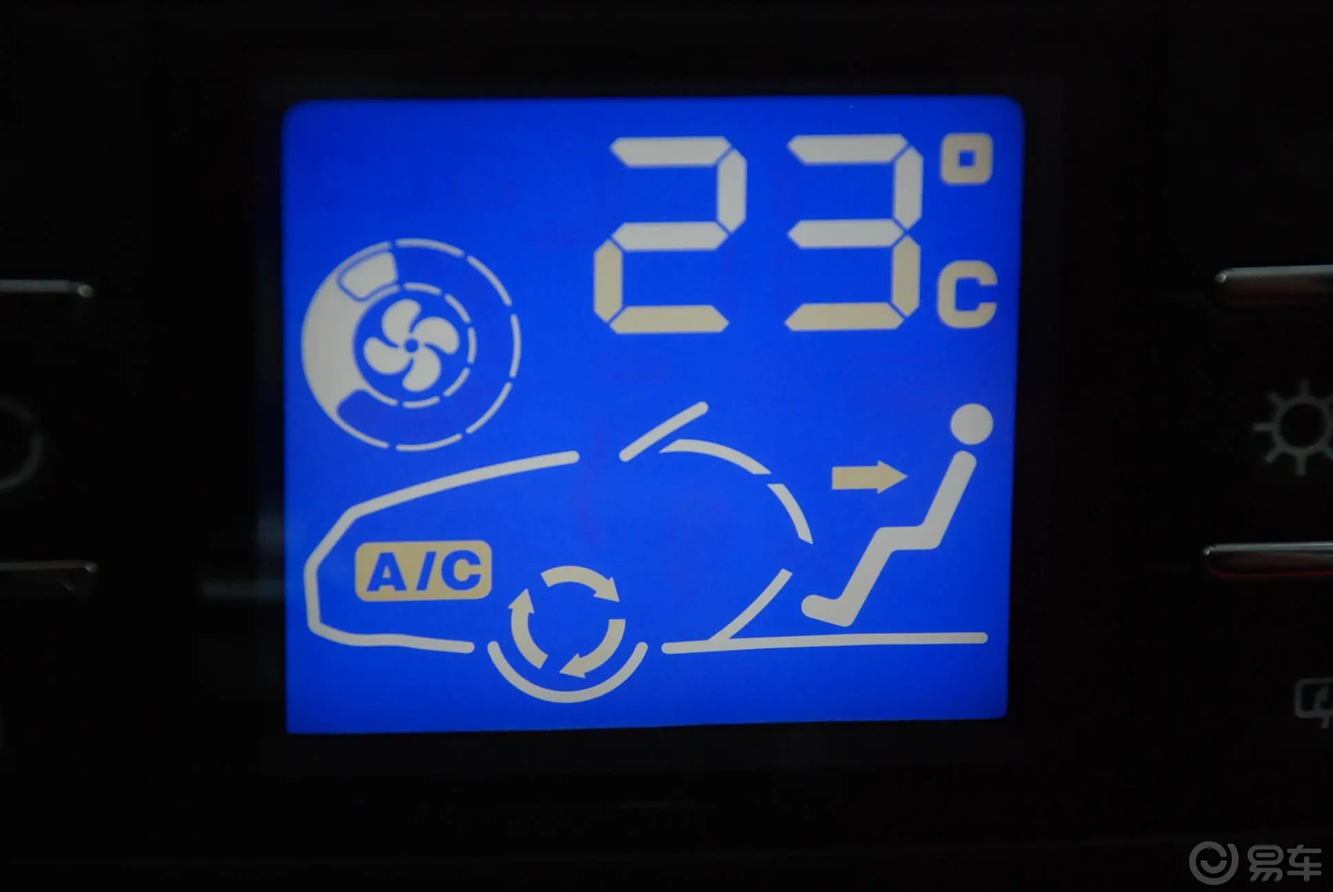 比亚迪S8尊贵型(自动)空调显示屏
