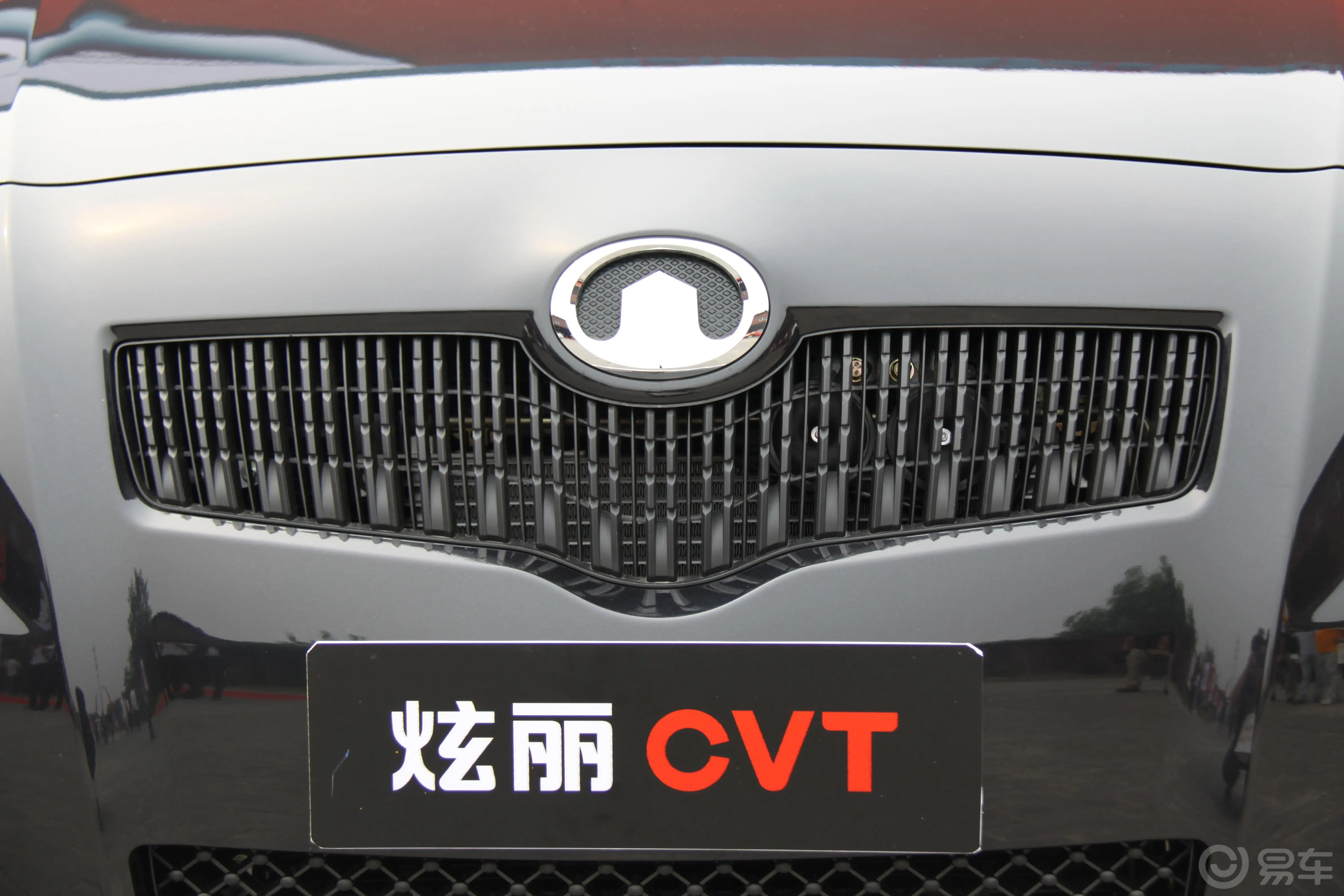 炫丽1.5CVT 豪华型前格栅侧俯拍