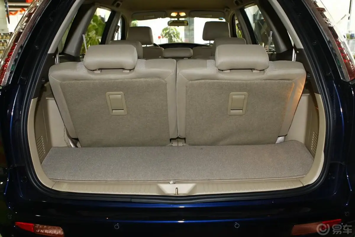 威麟V51.8—5MT 舒适型行李箱空间（第3排打开）