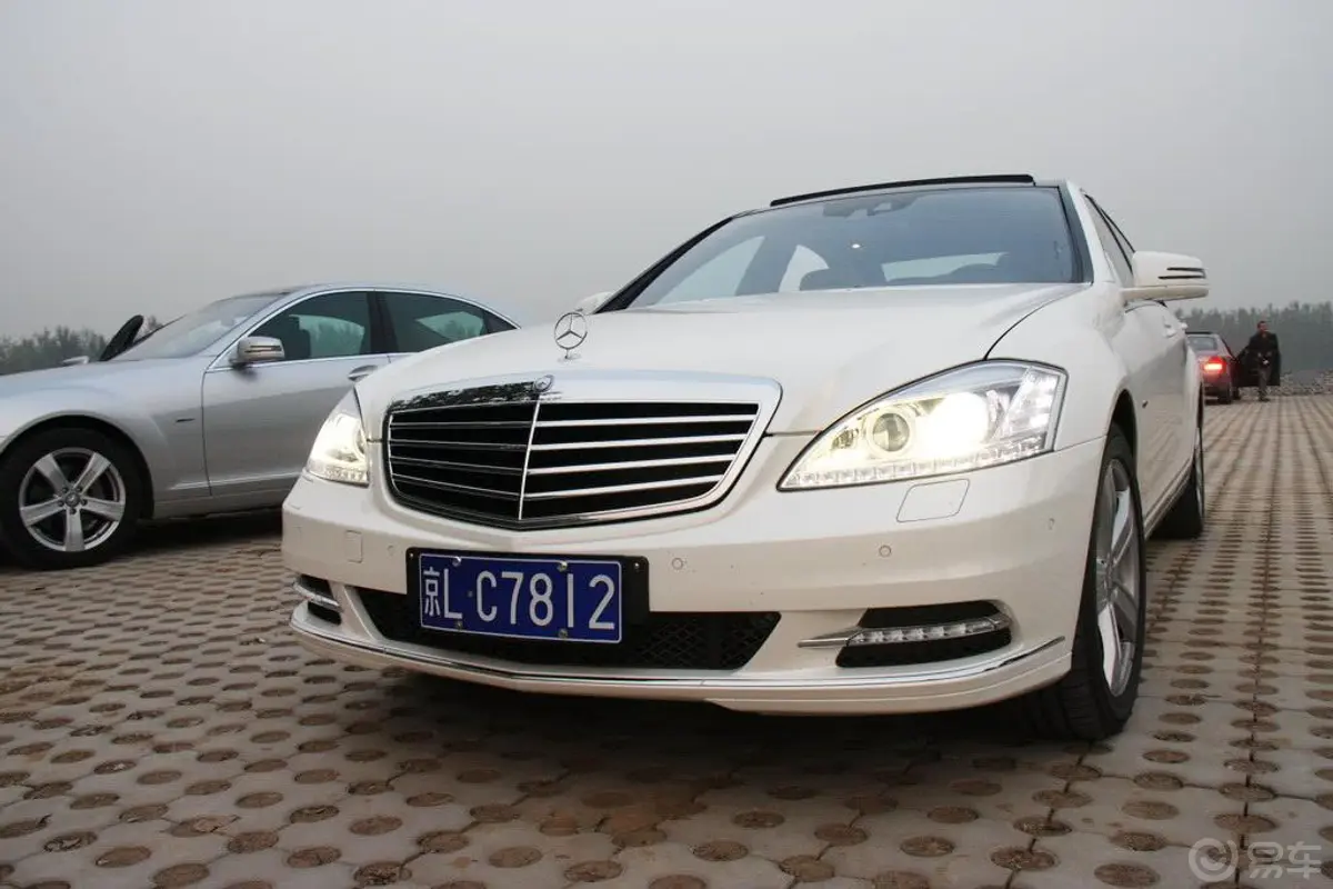 奔驰S级S 400 L HYBRID外观