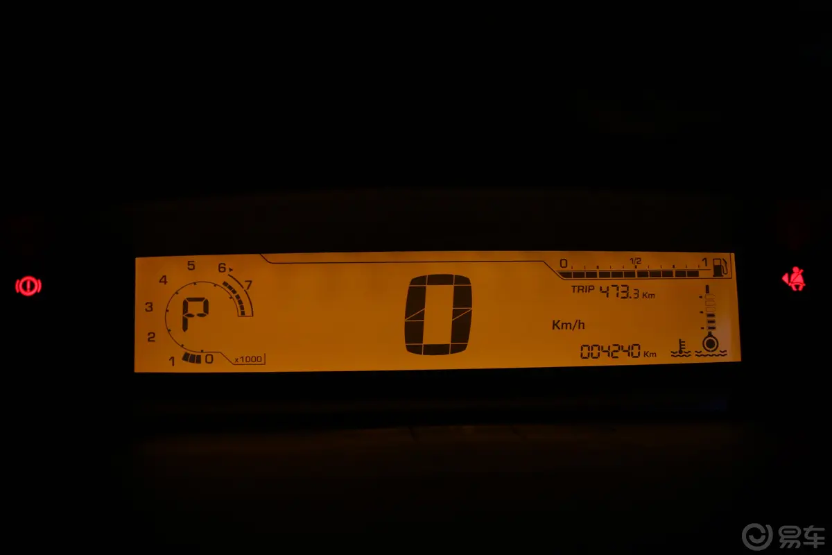 世嘉三厢 2.0自动豪华型仪表盘背光显示
