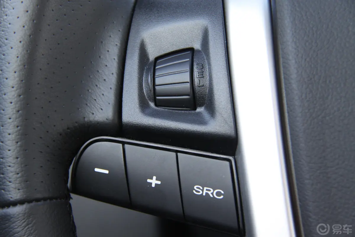 MG6掀背 1.8T 精英版方向盘音响控制开关
