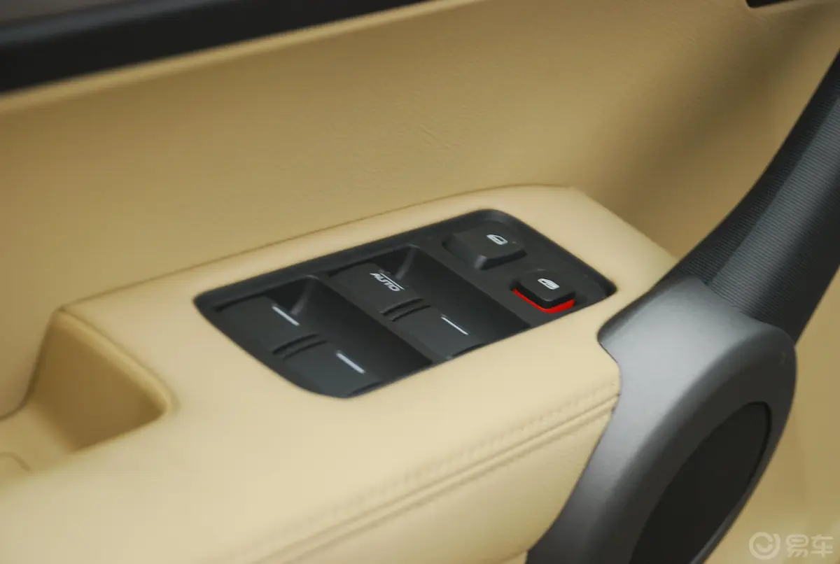 本田CR-V尊贵版自动挡 Vti—S AT电窗控制键