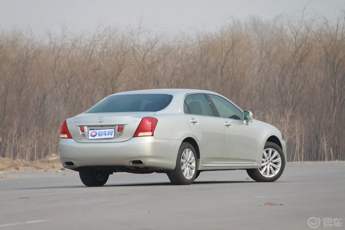 皇冠V6 2.5L Royal 真皮导航版外观