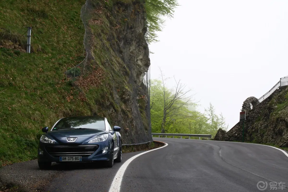 标致RCZ1.6T 自动 豪华运动型外观