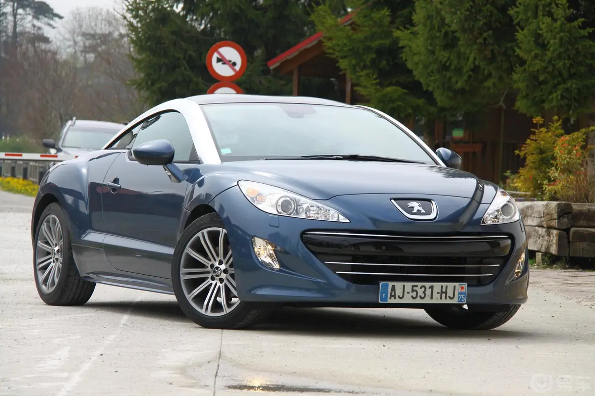 标致RCZ1.6T 自动 豪华运动型外观