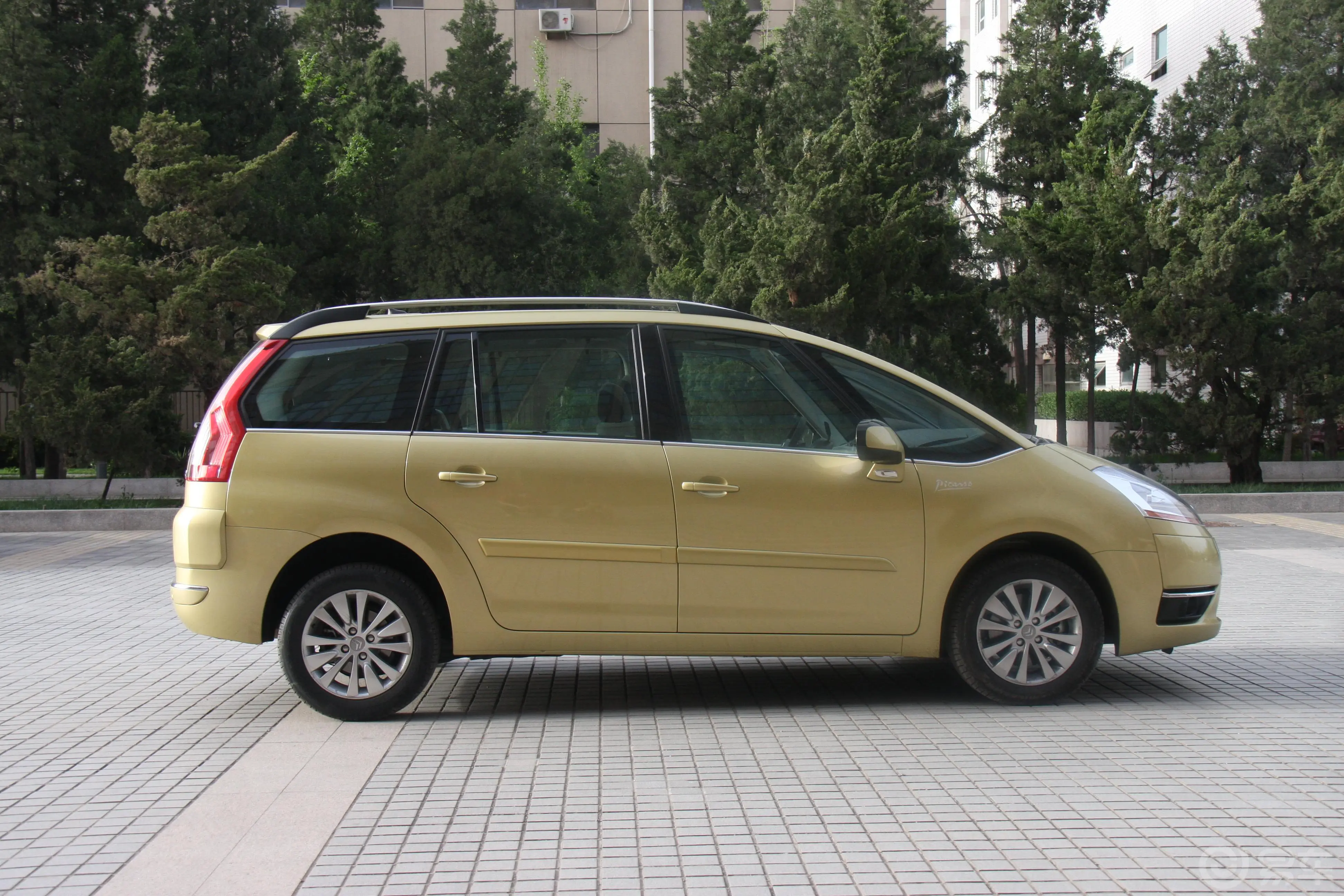 C4 PICASSO2.0i 16V 舒适版 7座外观