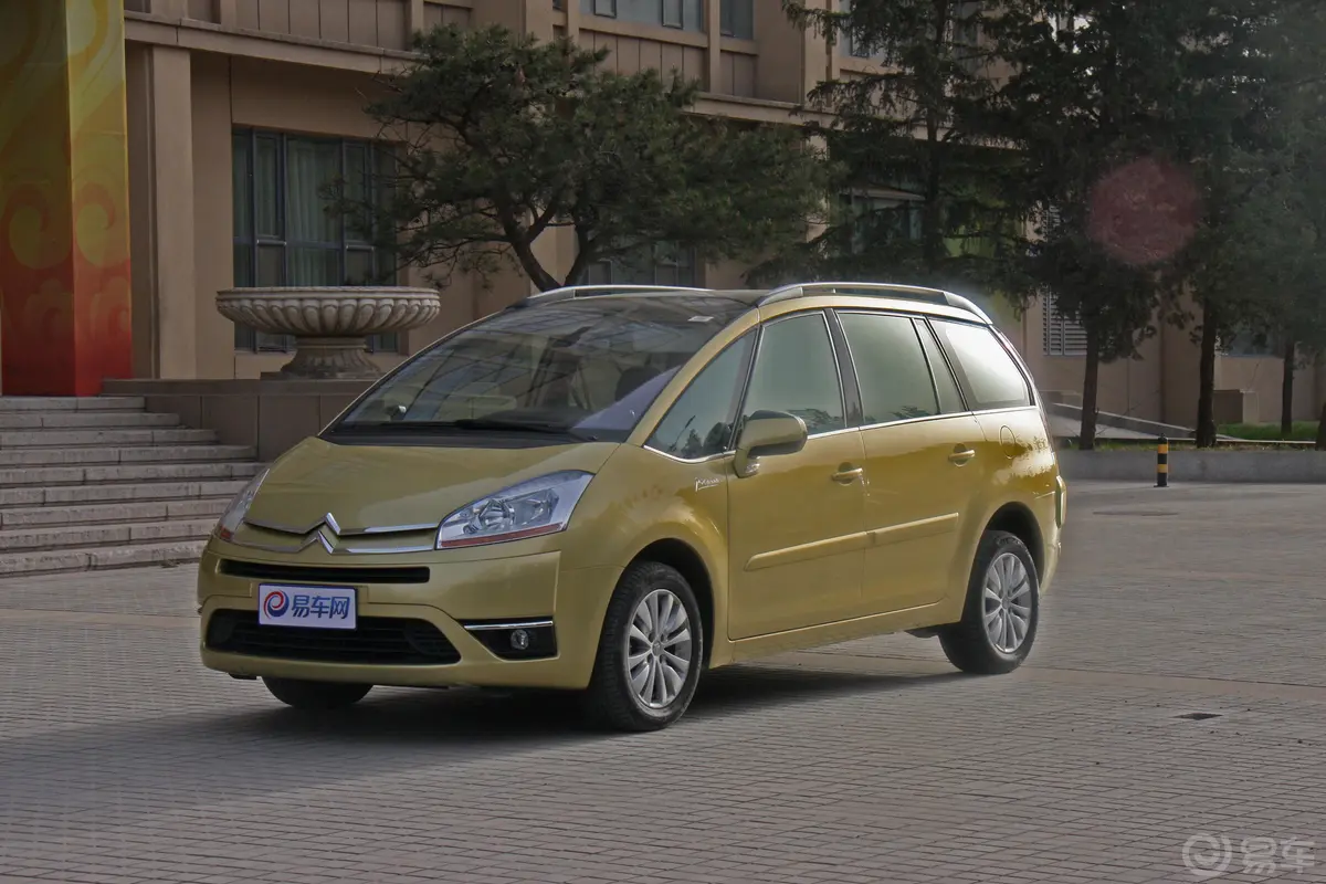 C4 PICASSO2.0i 16V 舒适版 7座外观