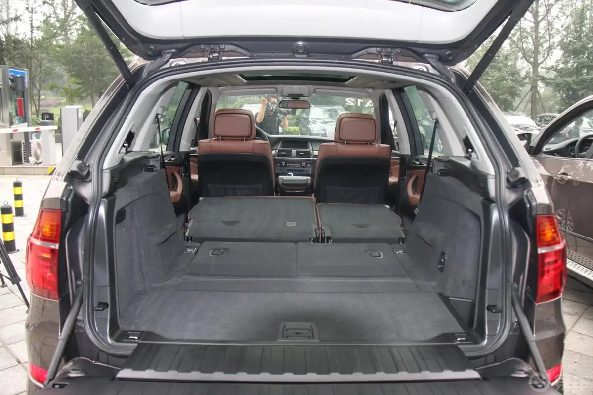 宝马X5(进口)xDrive35i 尊贵型行李箱空间（后排全放倒）