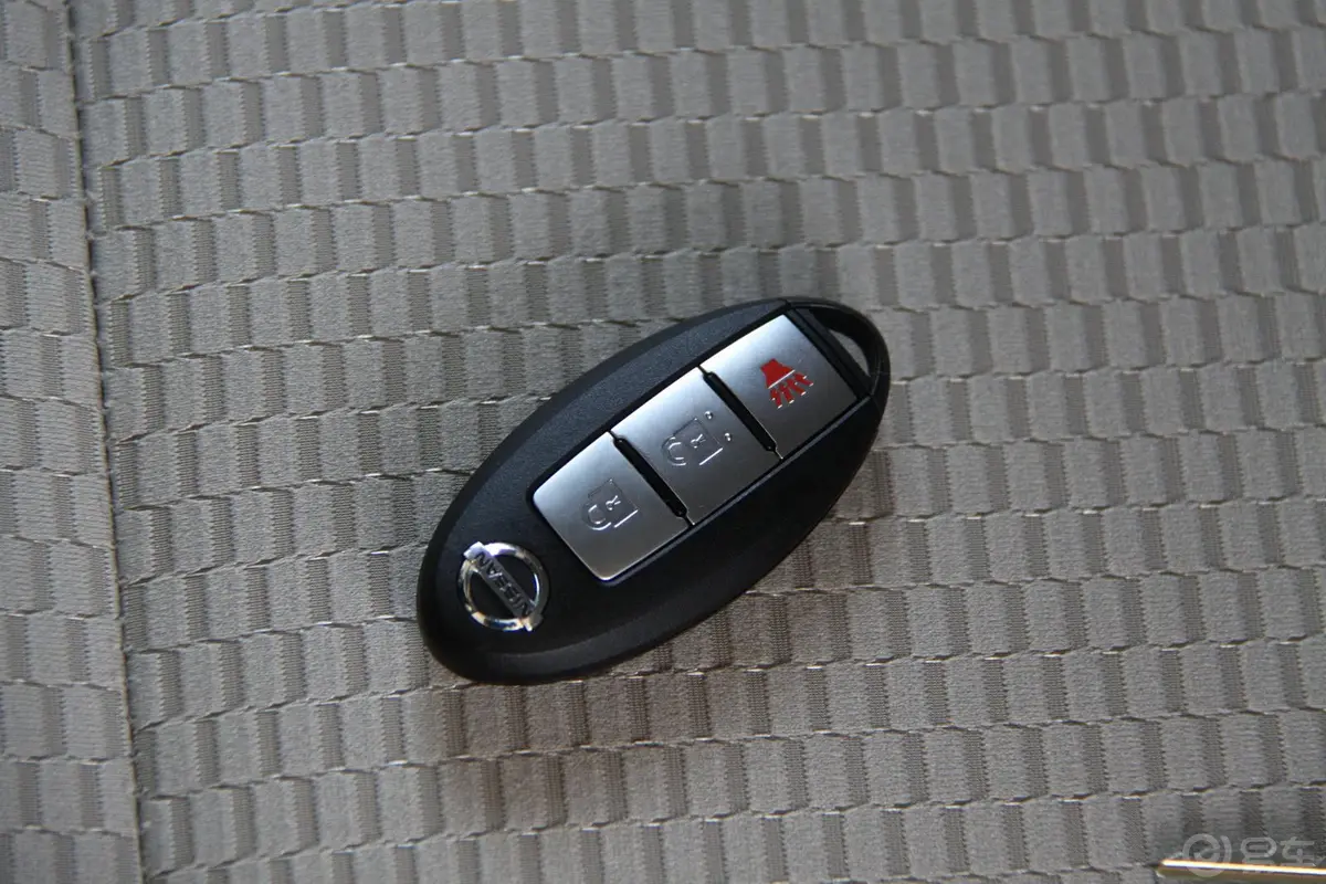 玛驰1.5XE易型版 MT钥匙（背面，按键）