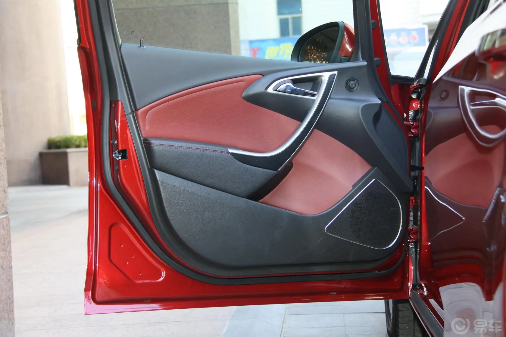 英朗GT 1.6T 新锐运动版驾驶员侧车门内门板