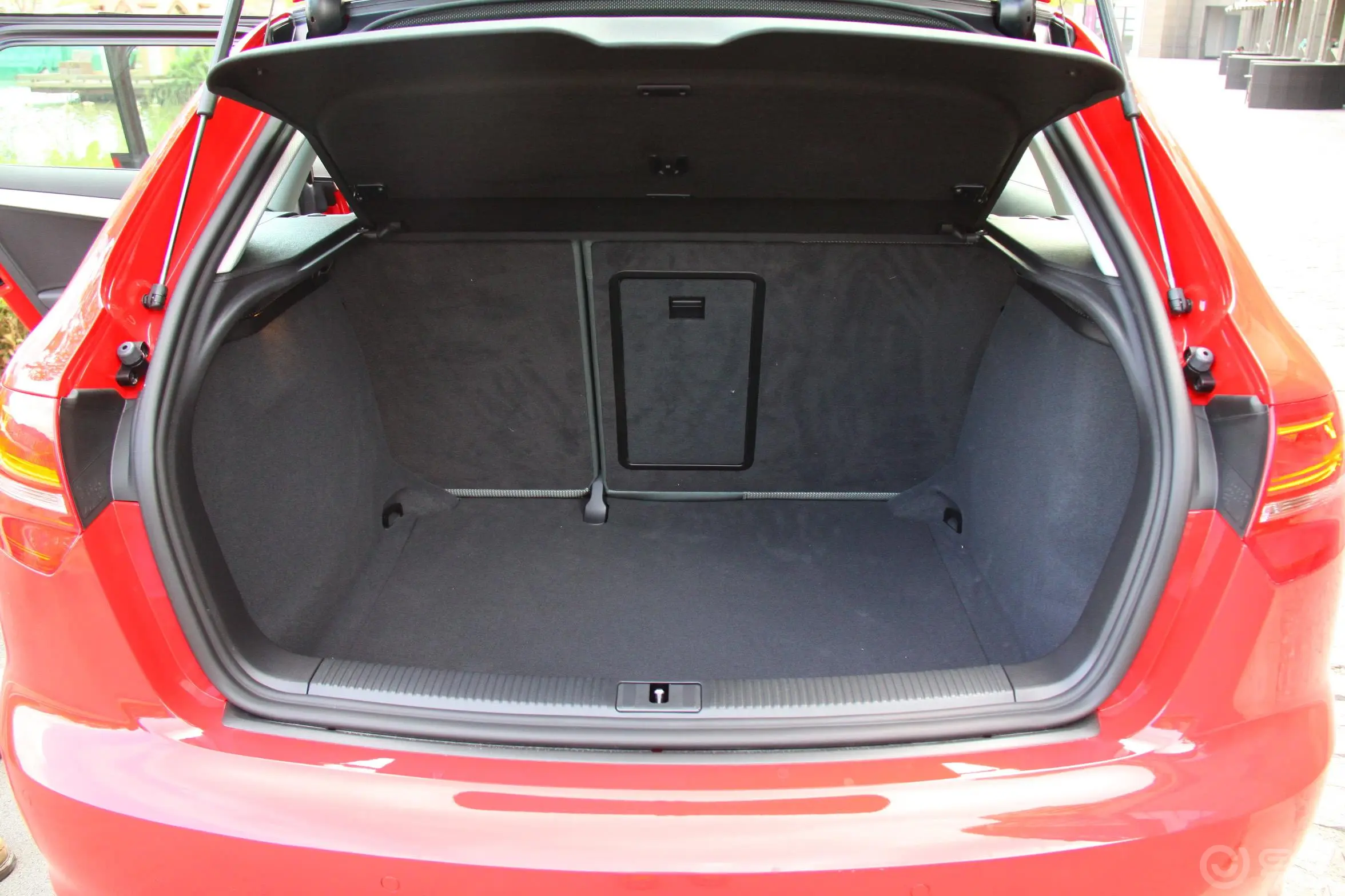 奥迪A3(进口)Sportback 1.4T 舒适型行李箱空间