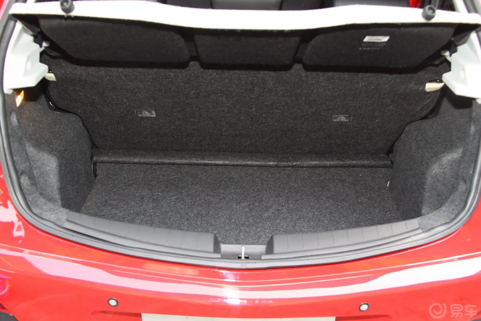 美日两厢 1.5L—MT 炫酷版B型行李箱空间