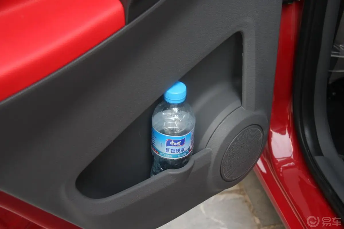 悦悦豪华型 1.0L MT内饰