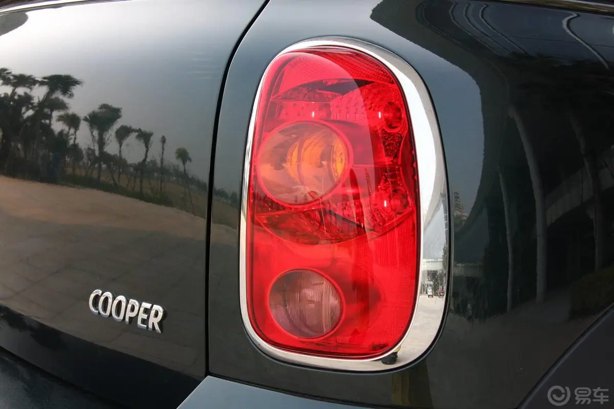 MINI COUNTRYMAN1.6L COOPER Excitement尾灯侧45度俯拍