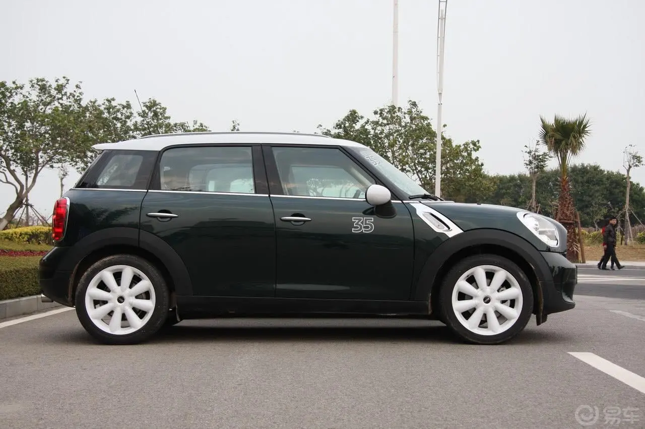 MINI COUNTRYMAN1.6L COOPER Excitement正侧车头向右水平