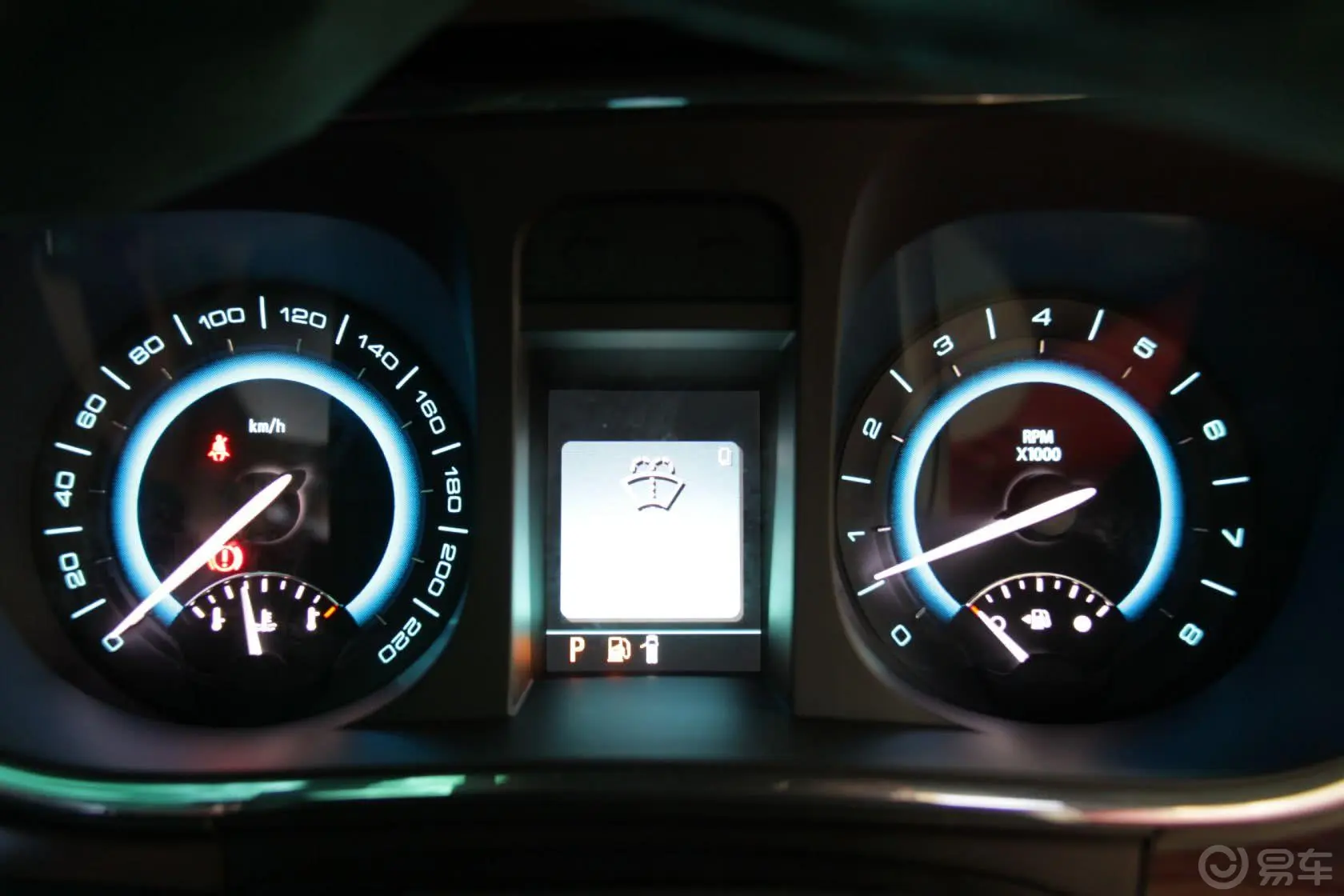 别克GL8豪华商务车 3.0 XT 旗舰版仪表盘背光显示