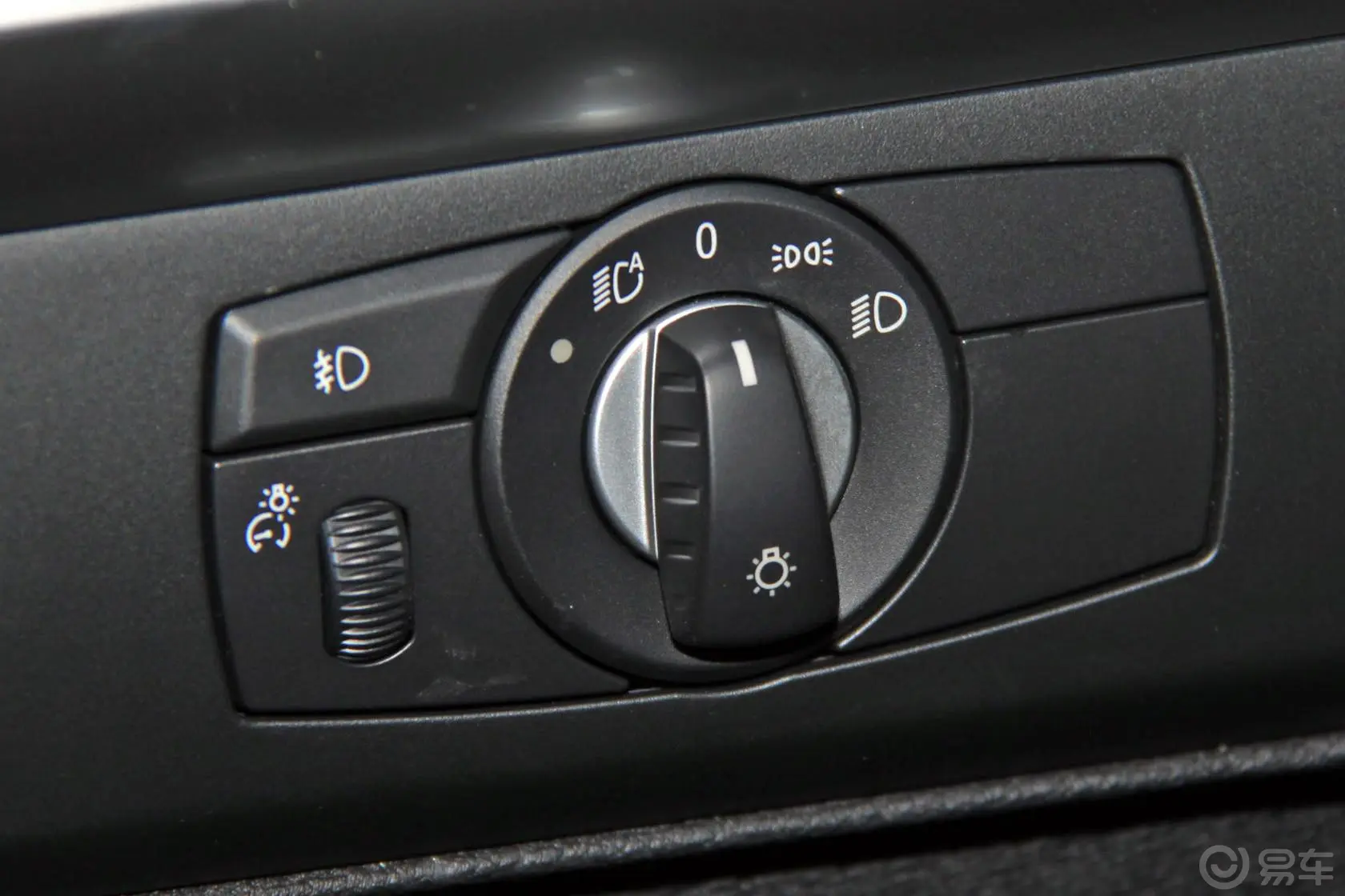 宝马X6xDrive35i 美规版大灯远近光调节柄