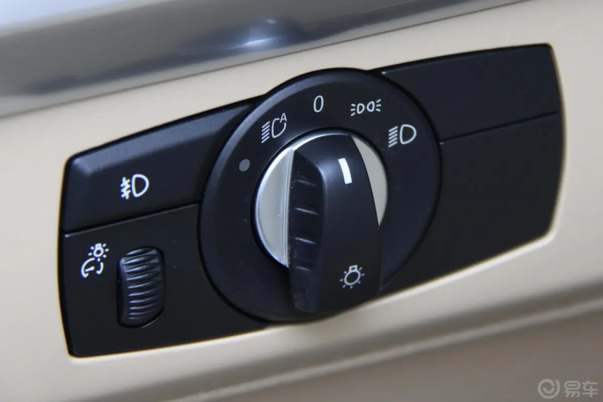 宝马X5(进口)xDrive35i  美规版大灯开关
